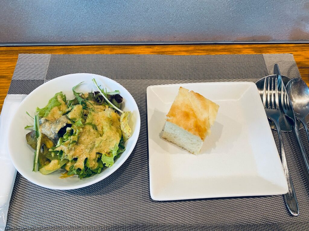 la promessa サラダとパン